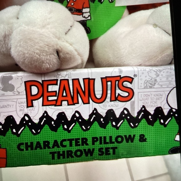 New Christmas Peanuts Snoopy Plush and Throw - Picture 3 of 7